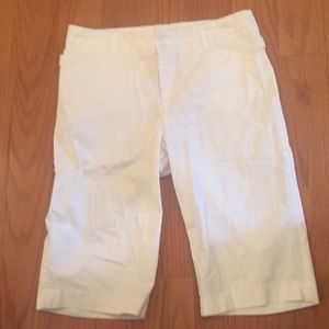 White skimmer length capris